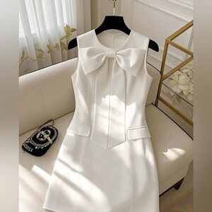 GlowEve Elegant White Sleeveless Dress with Bow